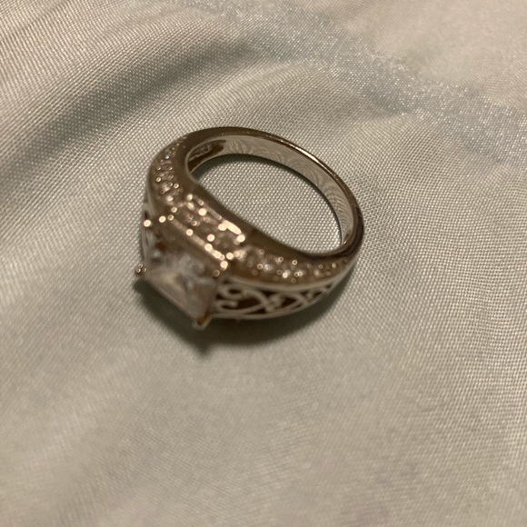 Sterling silver Princess cut sz 7 beautiful ring! - Picture 7 of 7